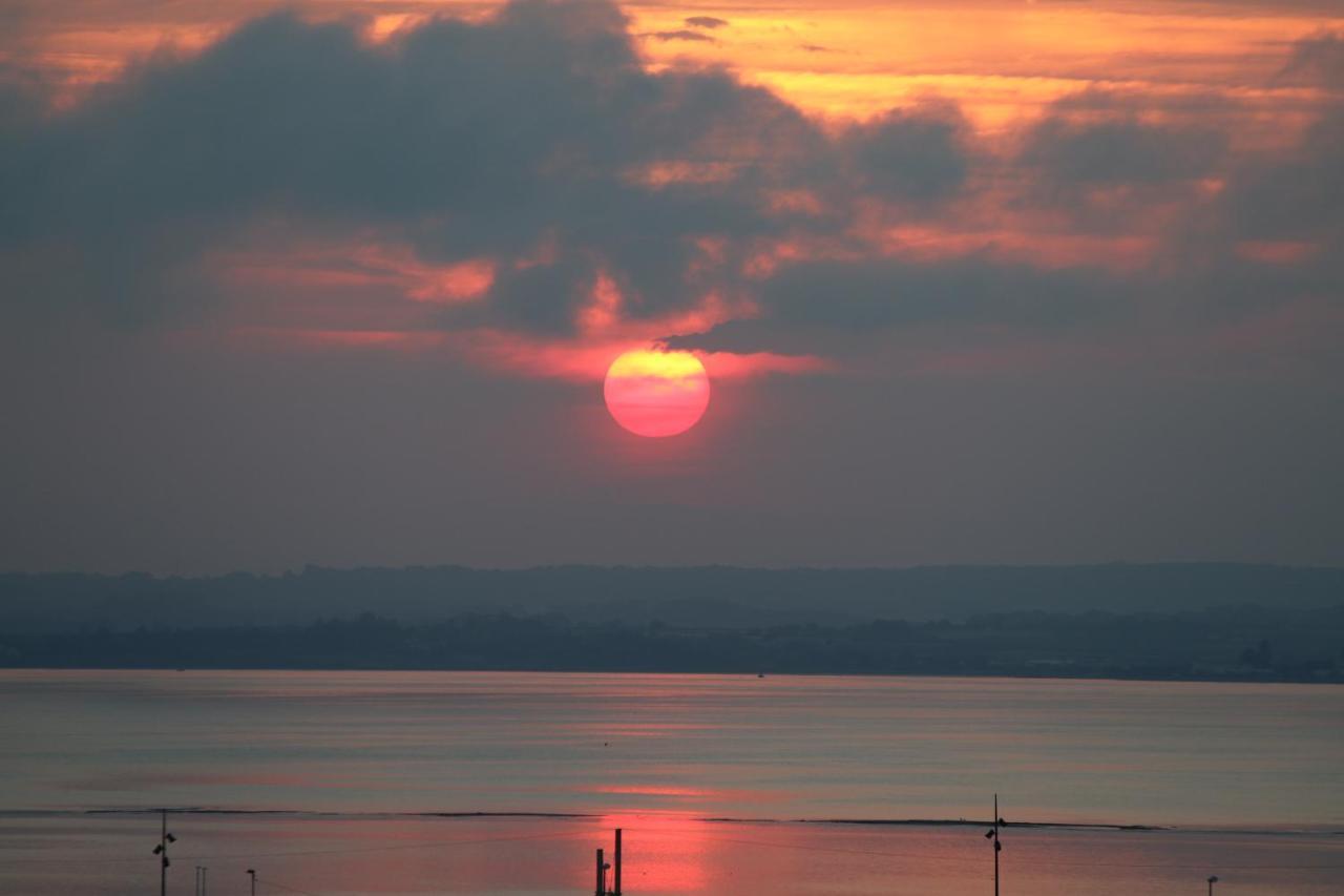 Face A La Mer Avec Piscine A Sète Exteriör bild